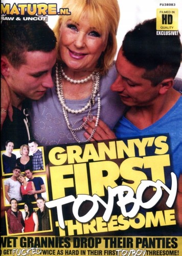 GRANNY`S FIRST TOYBOY THREESOME chłopcy pieprzą babcie